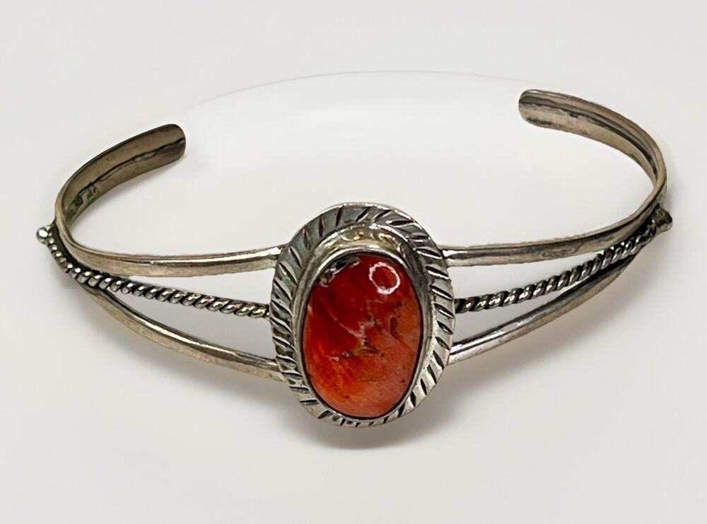 Vintage Mary & Ken Bill Navajo Sterling Silver Spiny Oyster Cuff Bracelet Signed